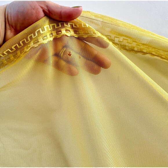 Vintage 70s curtain, muted lime green, open weave embroidered daisies, 1 panel - Picture 8 of 10